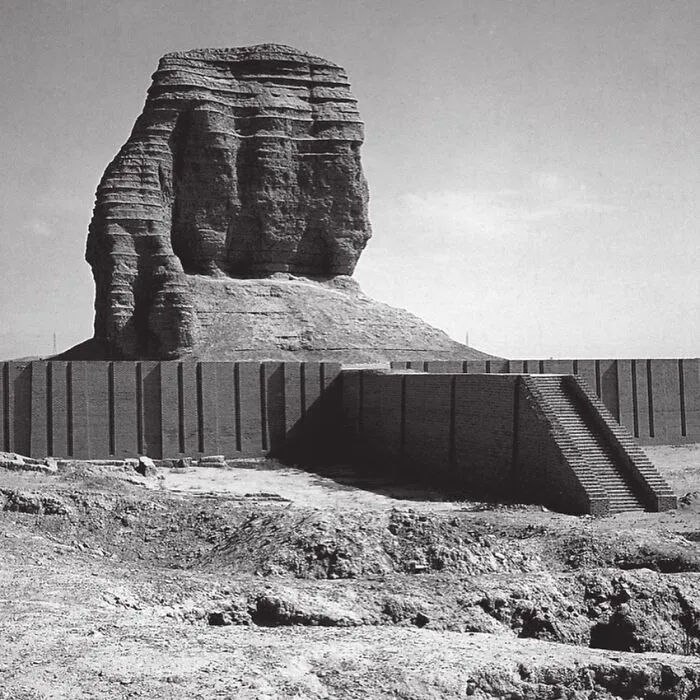 30 Famous Landmarks That Hide Incredible Stories Most People Never Hear About 