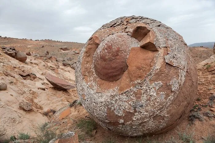30 Famous Landmarks That Hide Incredible Stories Most People Never Hear About 
