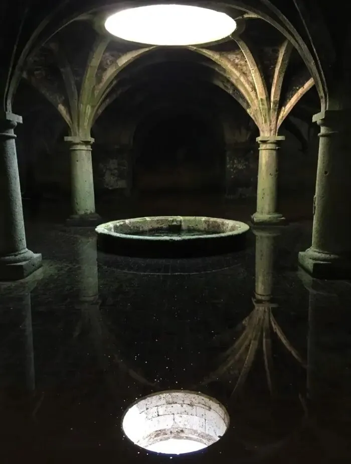 30 Famous Landmarks That Hide Incredible Stories Most People Never Hear About 