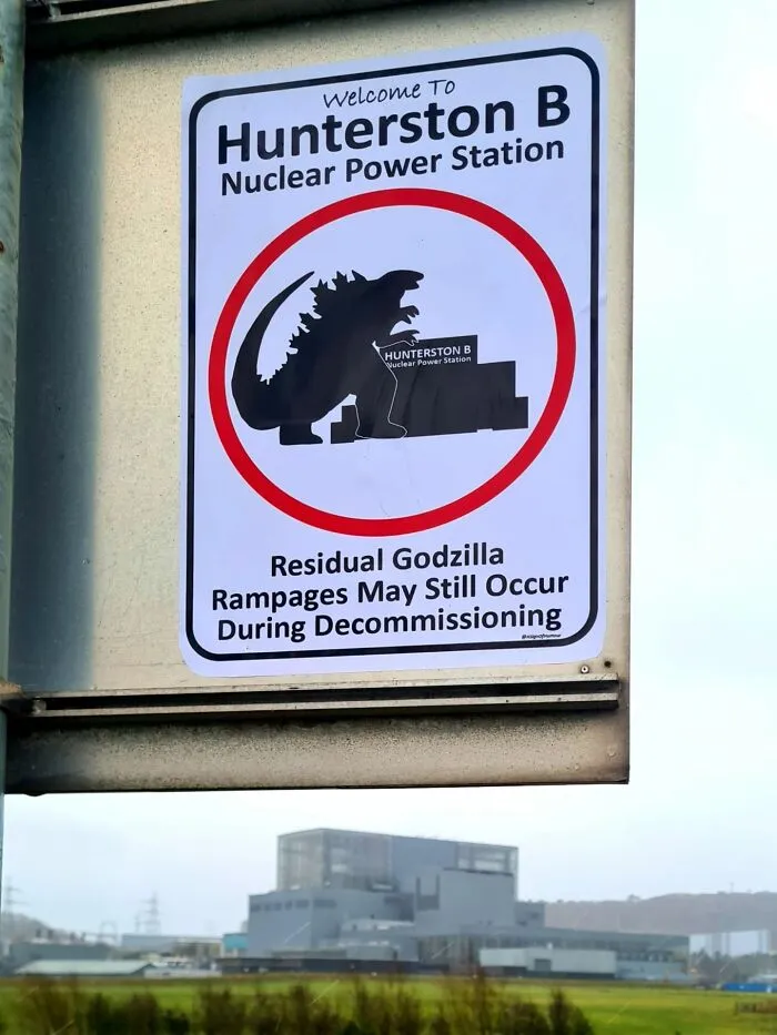 33 Divertidos carteles públicos que parecen oficiales hasta que los miras bien