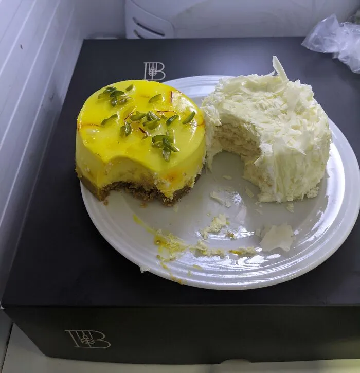 Coworker Announced That She And Her SO Are Finally Pregnant After Years Of Trying, I Got Her A Box Of Pastries To Celebrate And When The Party Was About To Start I Open The Fridge At Work And See This