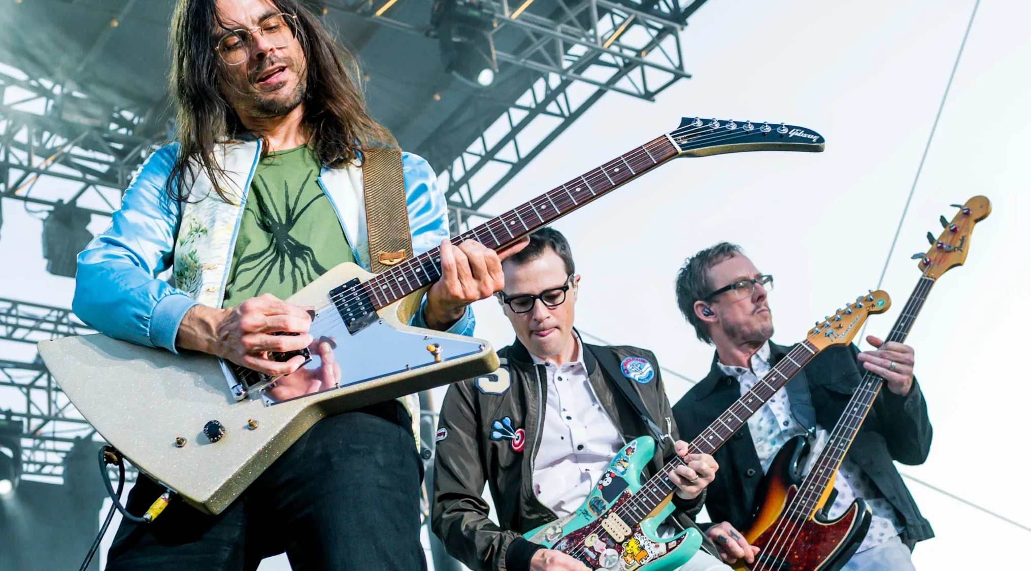 Geek rock band Weezer performing live, 80s-90s music.