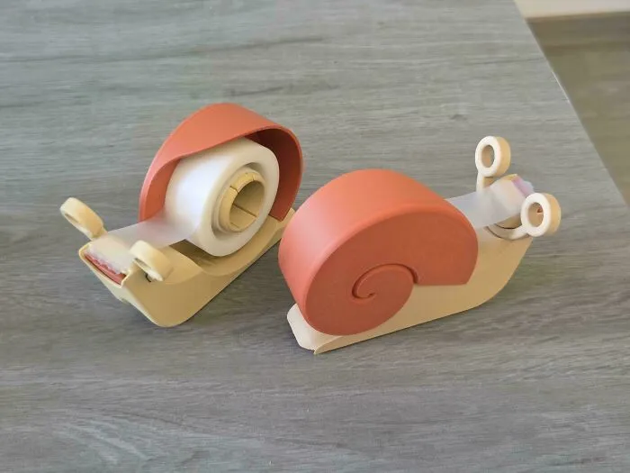 Dispensador de cinta adhesiva en forma de caracol