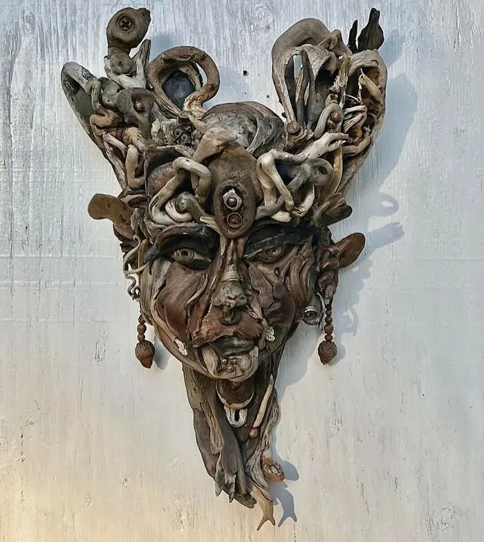 27 Mesmerizing Portrait Sculptures Crafted From Naturally Found Wood By This Artist