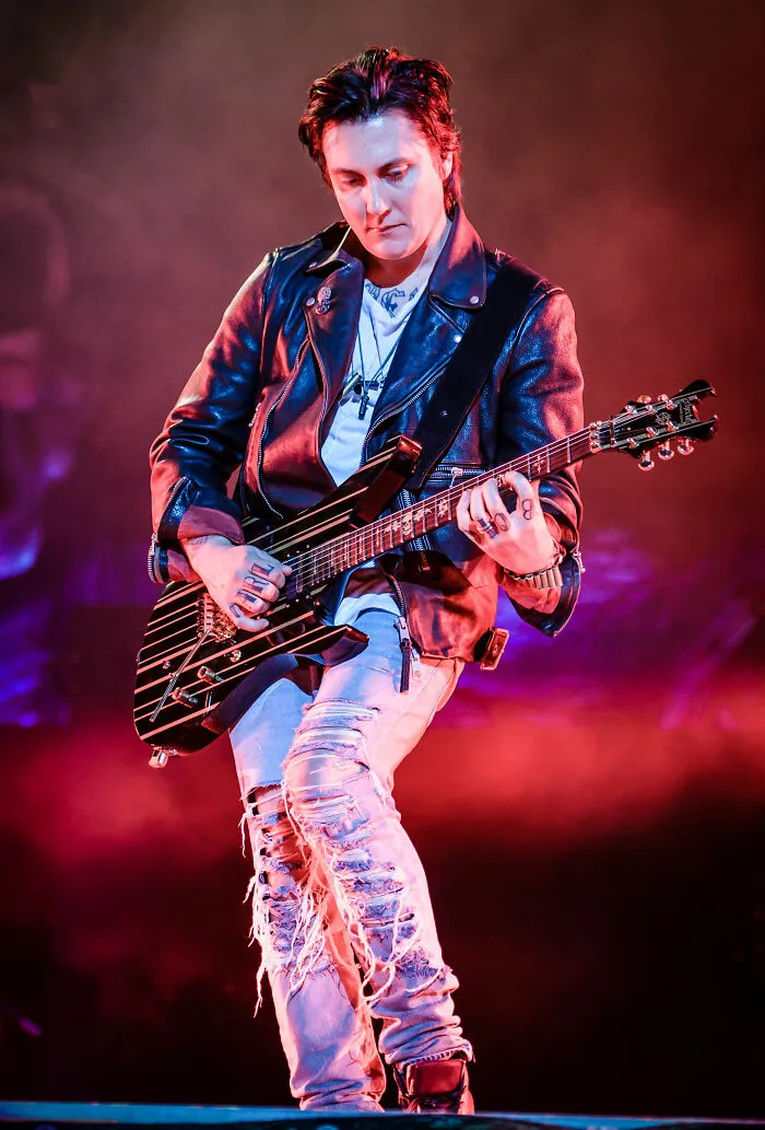 American Guitarist Synyster Gates, 45