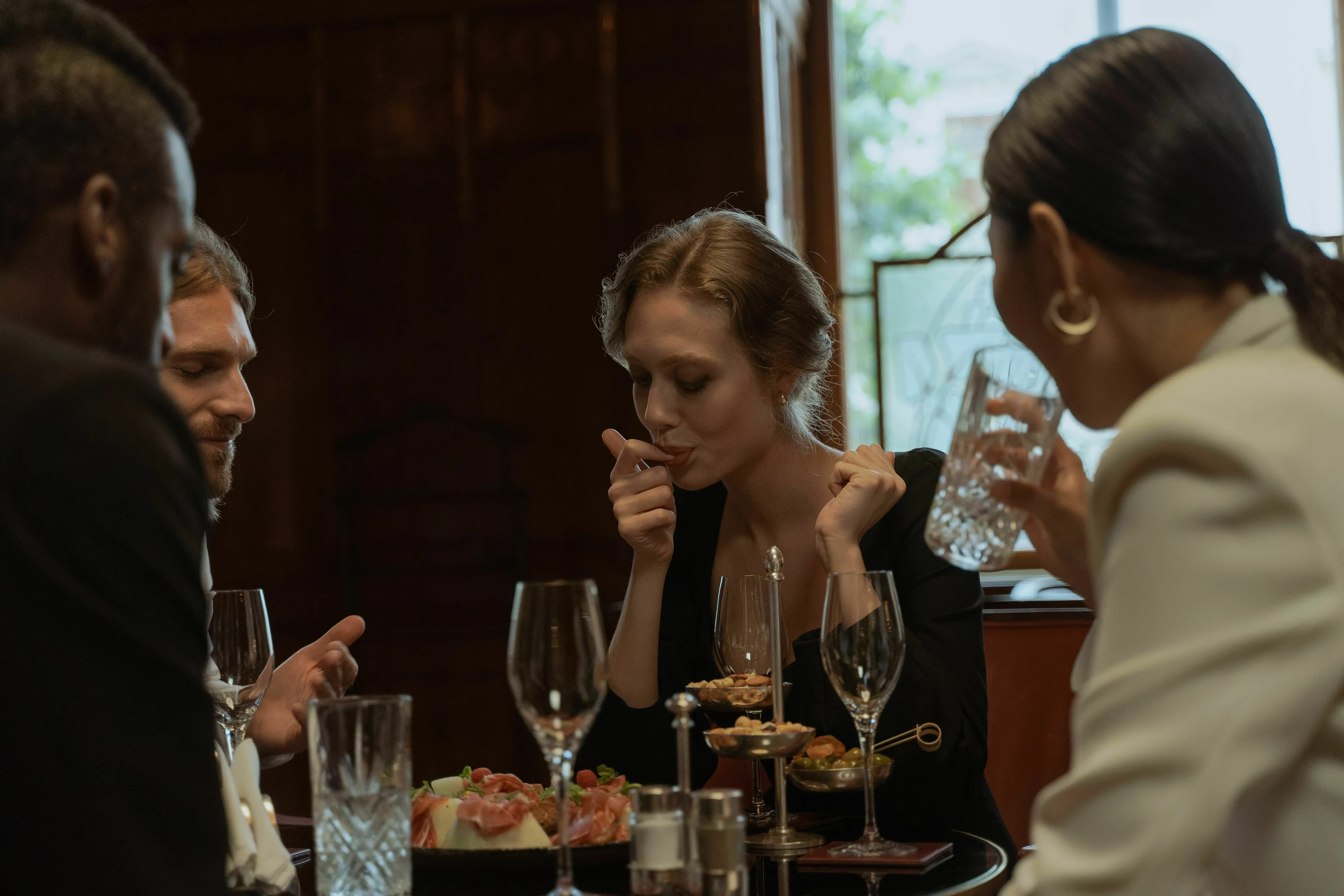 People enjoying dinner, representing an invitation from a wealthy patron in ancient Rome.