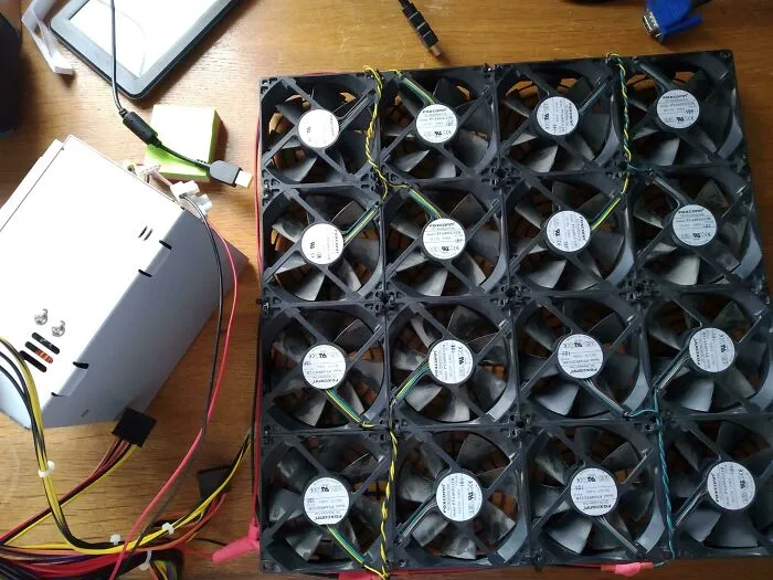 Mi PC se estaba calentando, así que reemplacé el panel lateral con esto.