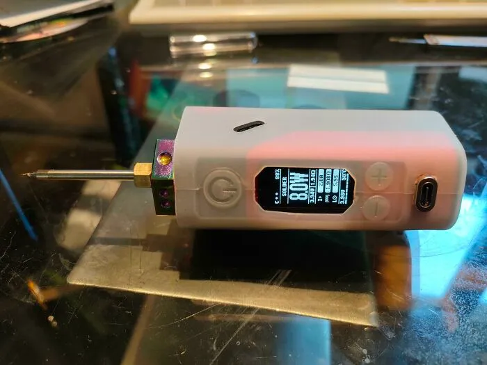 Convertí mi viejo vapeador, que casi no usaba, en un soldador.