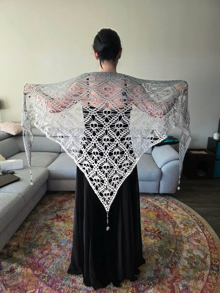 He hecho este chal de calaveras para la boda de mi mejor amiga