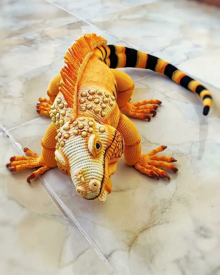 Iguana a tamaño real, 1 metro de largo, diseñada por mi