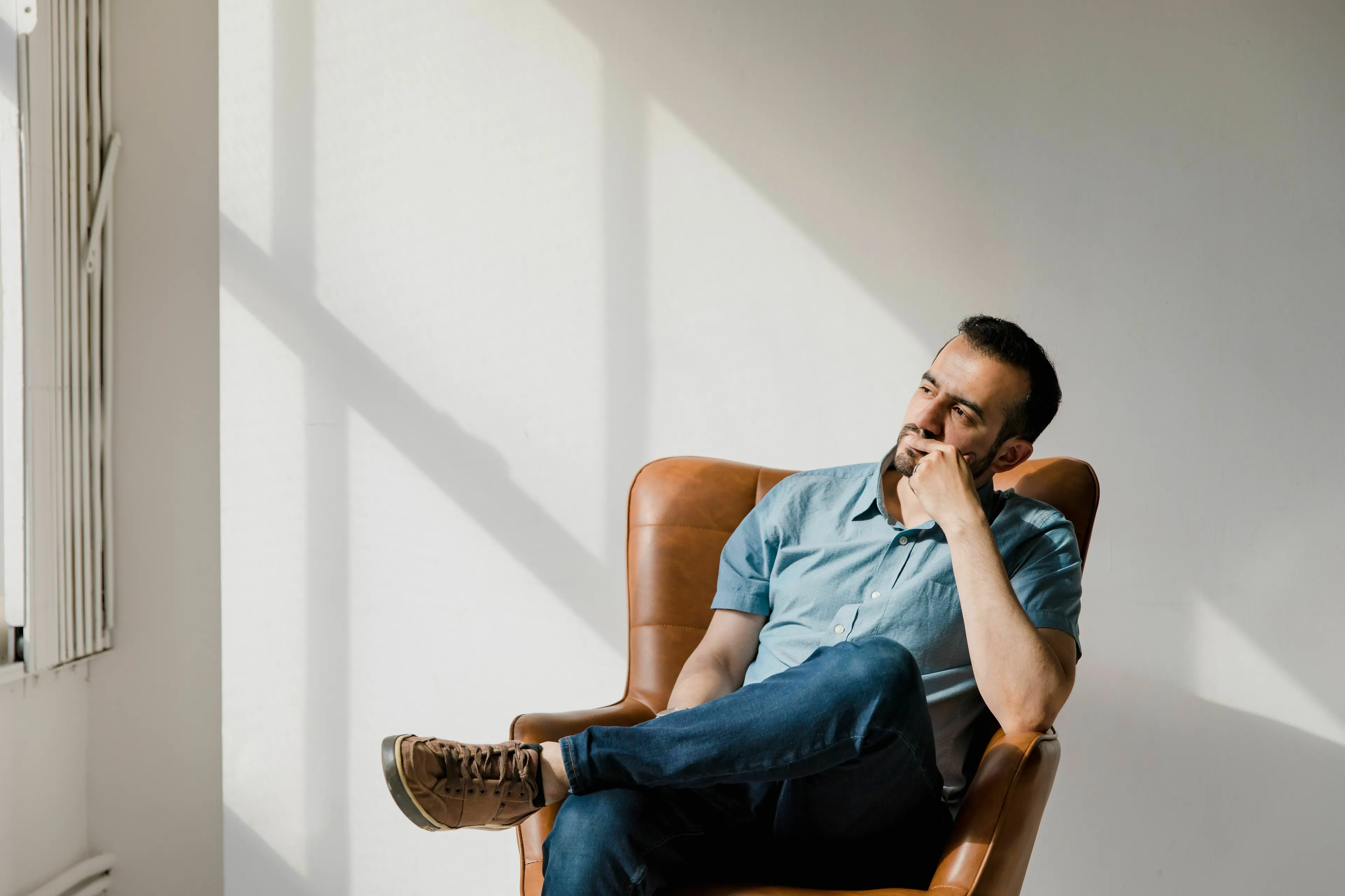 A man in deep thought, representing the human body's energy consumption by organs.