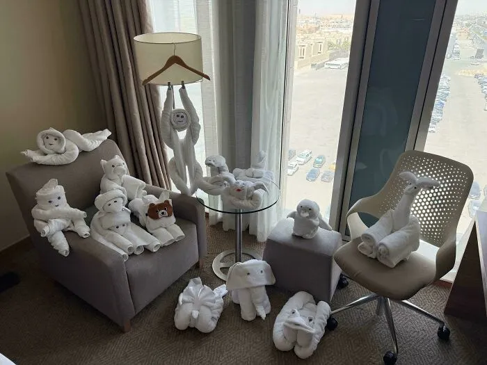 El limpiador de mi habitación de hotel me hizo un animal con toallas, y durante las semanas siguientes los dejó allí hasta que se convirtió en un zoológico de toallas.