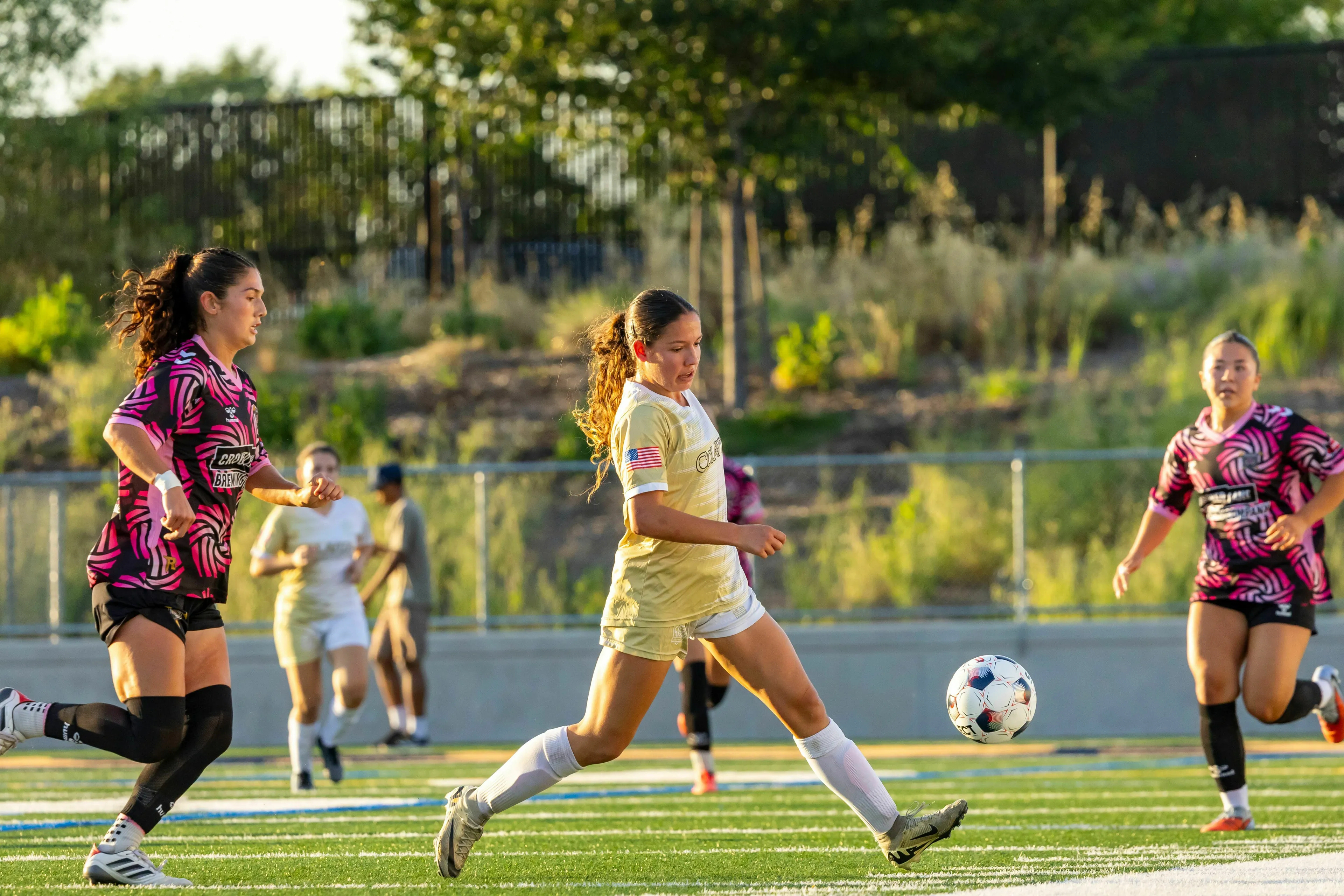Female soccer players on the field during a game, demonstrating the number of players from one team for a pub trivia quiz.