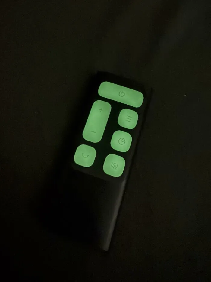 Mi control remoto del ventilador tiene botones que brillan en la oscuridad