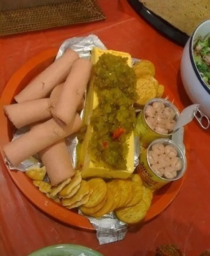 My Friend Just Brought This "Deli Tray" To Her Office Potluck. Nailed It