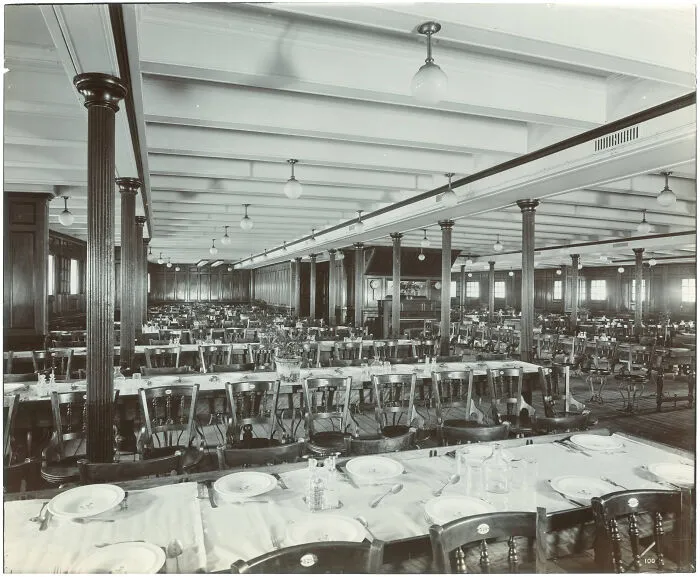 Historical photos showing an empty, grand dining hall with long tables and many chairs.