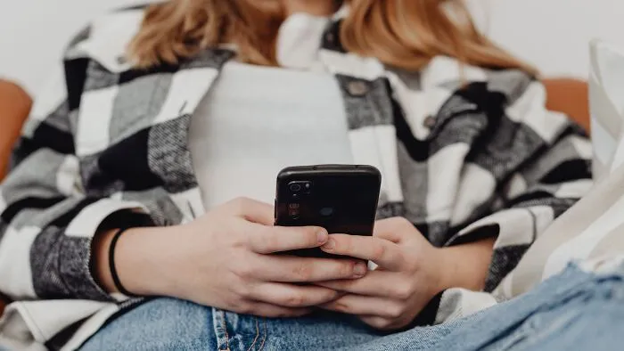 After a few fun hangouts, your date adds you to a group chat with three of their closest childhood friends. They explain that their friend group is incredibly tight-knit, always does things together, and they want you to feel included right away so you can get to know the "inner circle." The friends seem accepting, but you haven’t even met them in person yet.