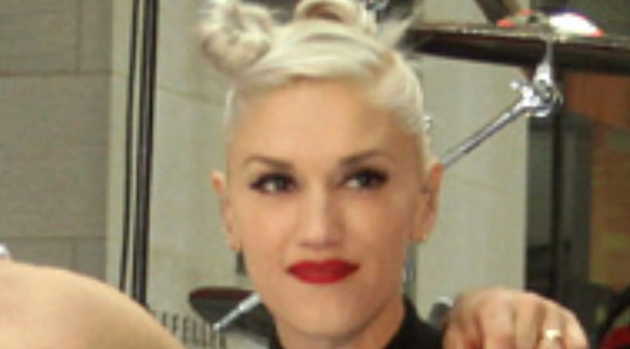 Music quiz: Close-up of Gwen Stefani, lead singer, with her signature blonde hair and red lipstick.