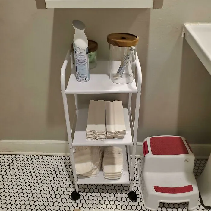 El baño de esta heladería ofrece tampones, compresas y pañales gratis para sus clientes.