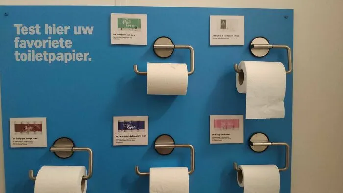 Este supermercado holandés ofrece muestras de todos sus papeles higiénicos en sus baños.