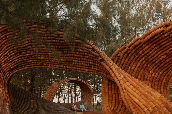 Pabellón Kulhad, por Wallmakers