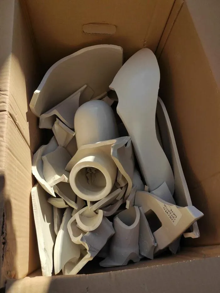 Llevaba seis semanas esperando un inodoro bastante caro para instalarlo en casa de un cliente, ¡y por fin ha llegado!