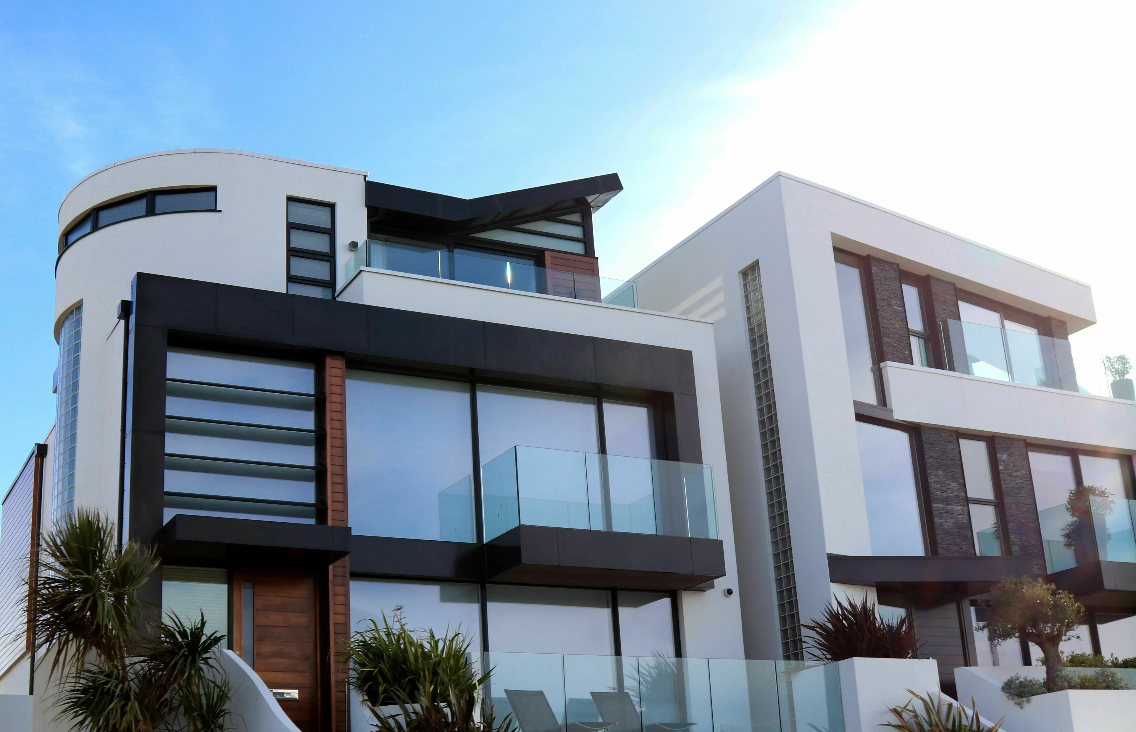 Modern luxury house, triggering envy, represents buying a house and financial success.
