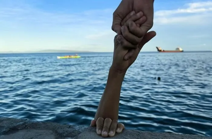 75 Brilliant Street Photos That Prove Perfect Timing Is Everything