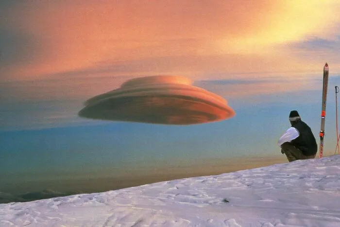 Nube lenticular que parece un ovni