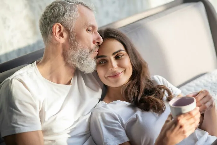 People Share 42 Experiences Showing The Truth About Relationships With Big Age Gaps