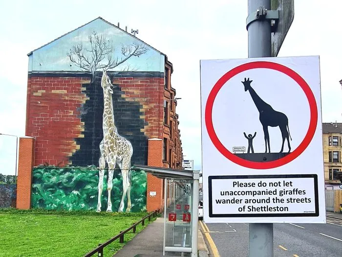 33 Divertidos carteles públicos que parecen oficiales hasta que los miras bien