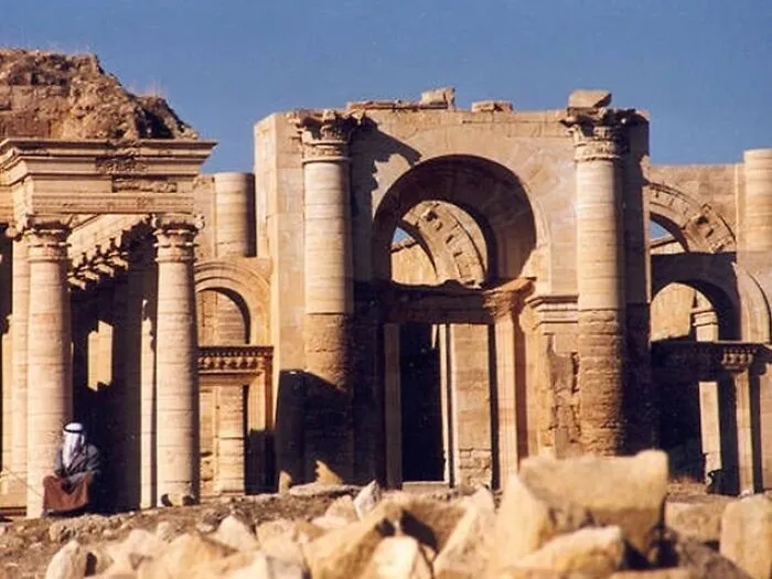 30 Famous Landmarks That Hide Incredible Stories Most People Never Hear About 