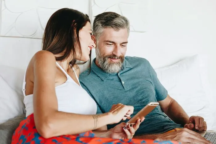 People Share 42 Experiences Showing The Truth About Relationships With Big Age Gaps