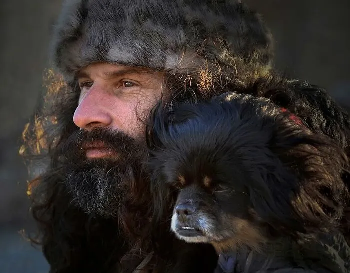 47 Perfectly Timed Candid Dog Photos By This Street Photographer