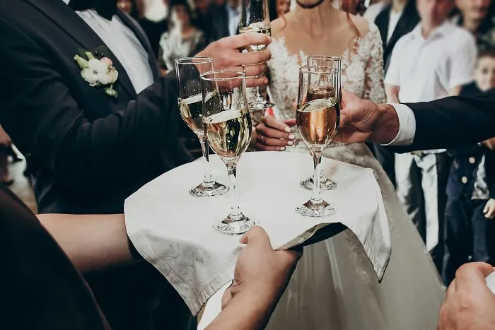 57 Wedding Guests Spill The Wildest Things They Couldn't Believe Actually Happened