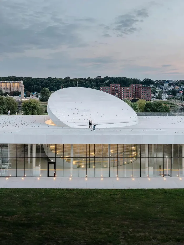 Museo de ciencia en Kaunas, por Smar Studio