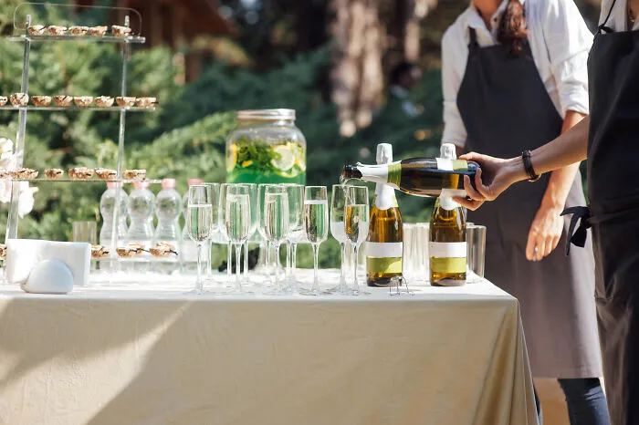 57 Wedding Guests Spill The Wildest Things They Couldn't Believe Actually Happened