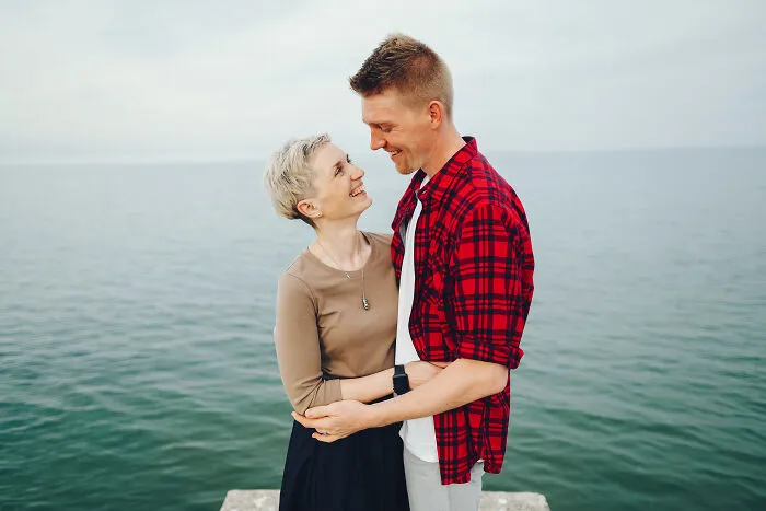 People Share 42 Experiences Showing The Truth About Relationships With Big Age Gaps