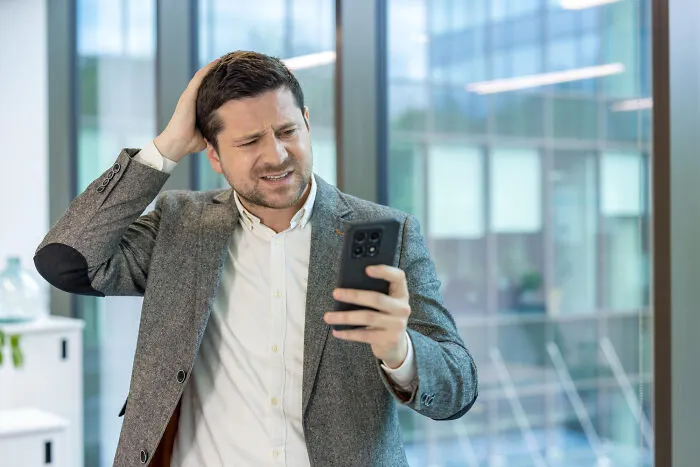 36 Accidental Phone Calls That Ruined Relationships, Careers, And Families In Seconds