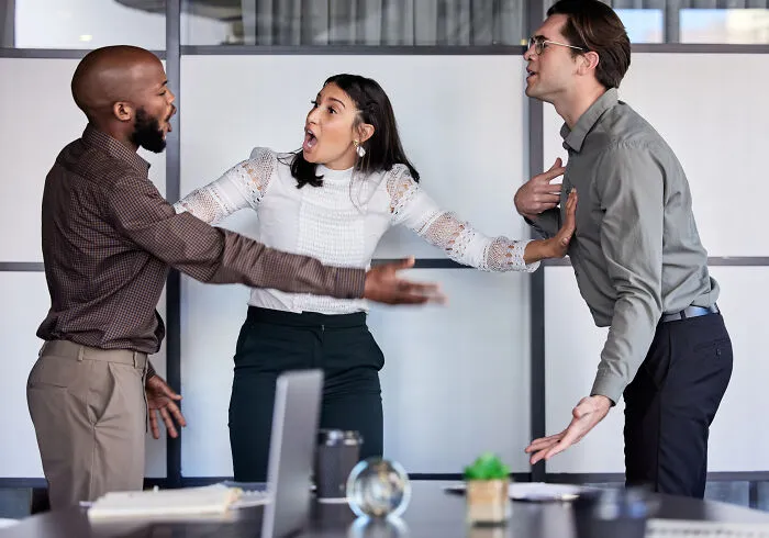 58 Times People Got Fired So Spectacularly, HR Will Never Forget It