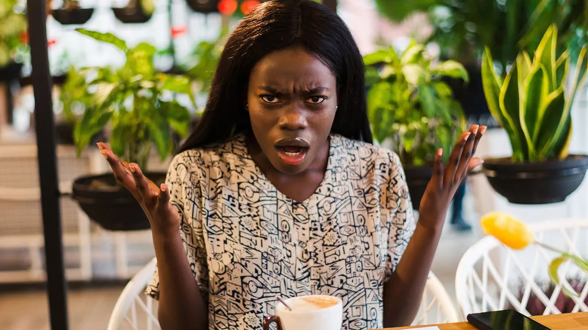 Racist Karen Goes Psycho On Black Woman For Owning An Expensive Phone, Has The Nerve To Call Cops