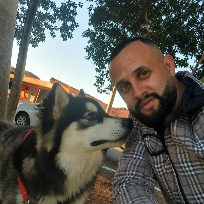 Instead Of Barking, These Dogs Rush To Greet Their Favorite Mailman (24 New Pics)