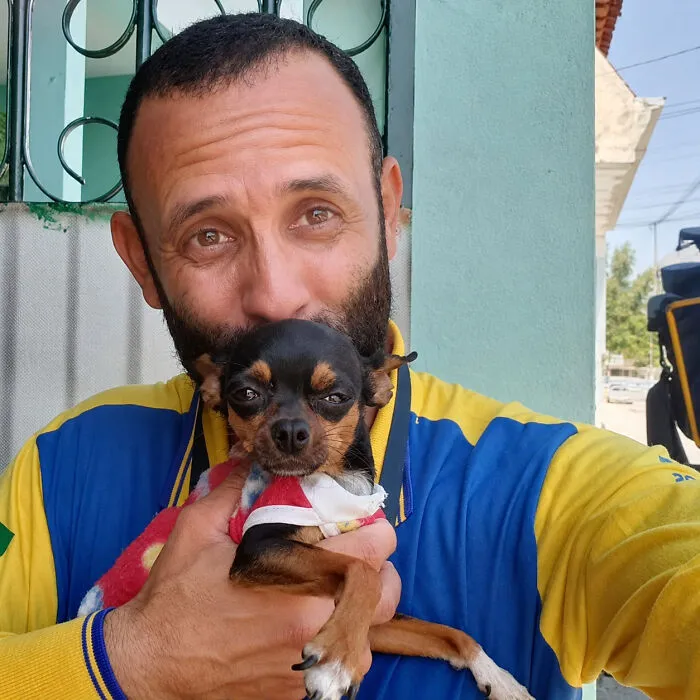 Instead Of Barking, These Dogs Rush To Greet Their Favorite Mailman (24 New Pics)