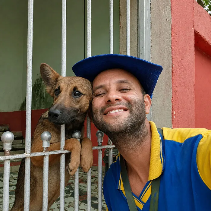 Instead Of Barking, These Dogs Rush To Greet Their Favorite Mailman (24 New Pics)