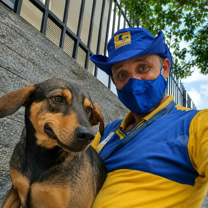 Instead Of Barking, These Dogs Rush To Greet Their Favorite Mailman (24 New Pics)