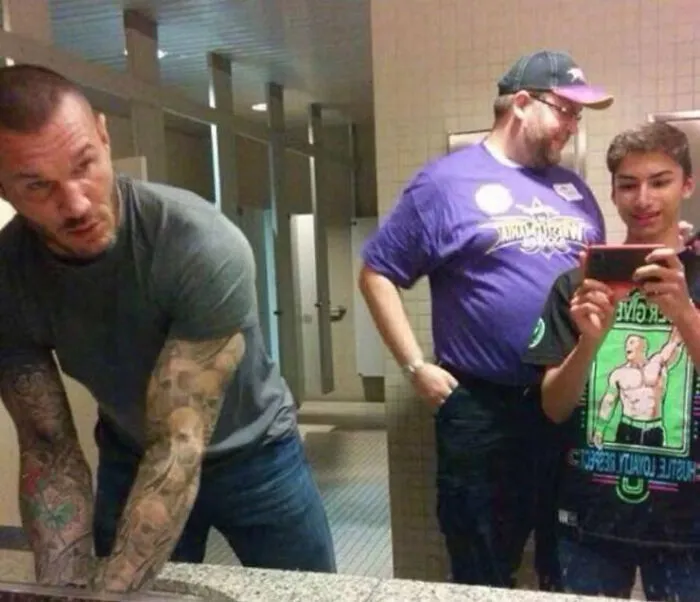 22 Fans que pidieron una foto a un famoso en el peor momento