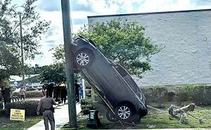 47 Driving Fails That Left Everyone Saying “How Did That Happen?”