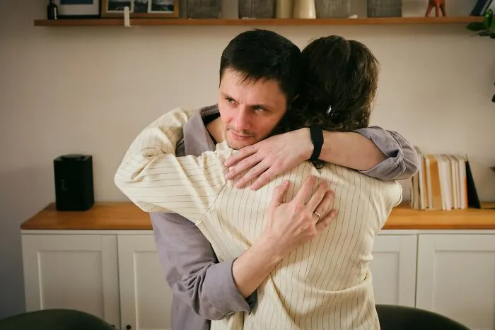 57 People Reveal The Sneaky Red Flags That Prove Someone's Kindness Is Just An Act