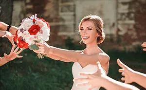 Entitled Aunt Catches Bouquet At Every Wedding, Shoves Folks Out Of The Way To Catch It