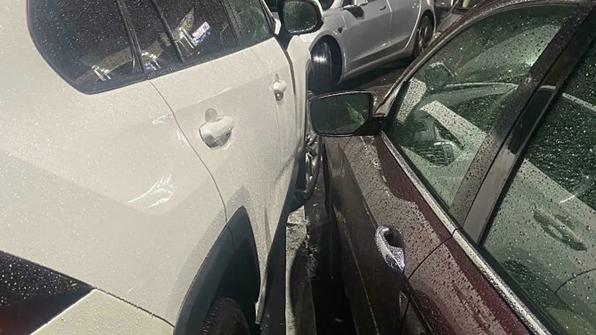 71 Times People Saw Such Outrageous Parking, They Had To Share The Pics Online